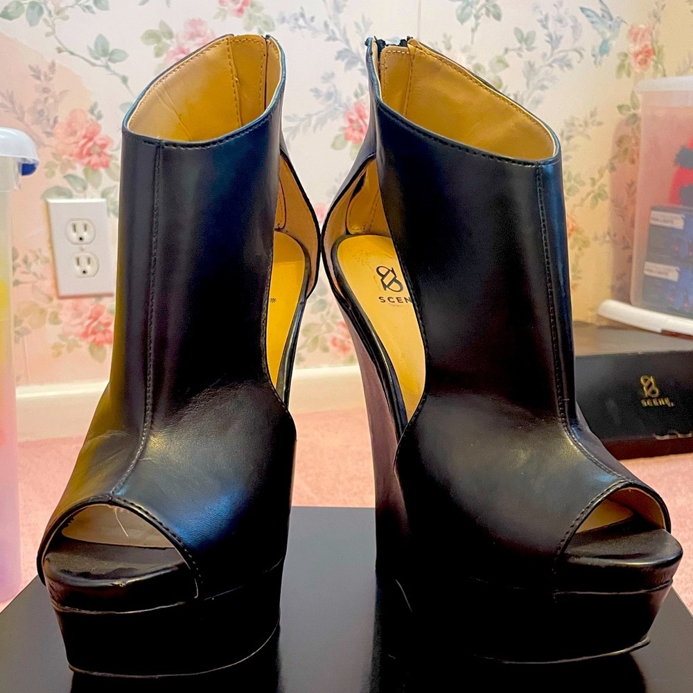 Shoe Dazzle (Scene)Tall black wedges. Style is May. Size 6.5